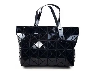 Geantă neagră interesantă