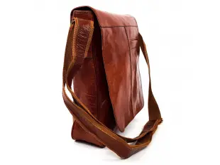 Geantă bărbătească din piele maro cu clapă