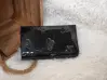 Portofel negru din piele lăcuită cu fluturi - mediu