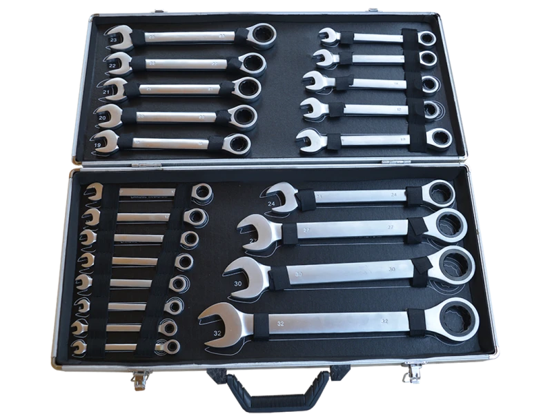 Set de chei combinate de la 6 mm la 32 mm într-o cutie metalică KraftRoyal